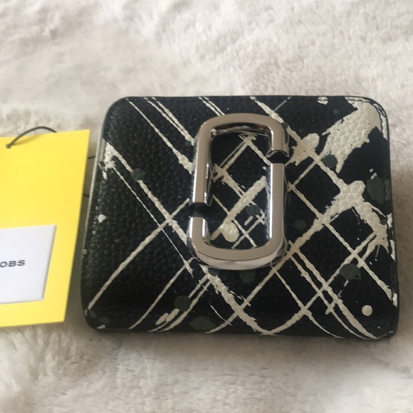 Authentic MARC JACOBS THE SPLATTER MINI COMPACT WALLET - Picture 1 of 12